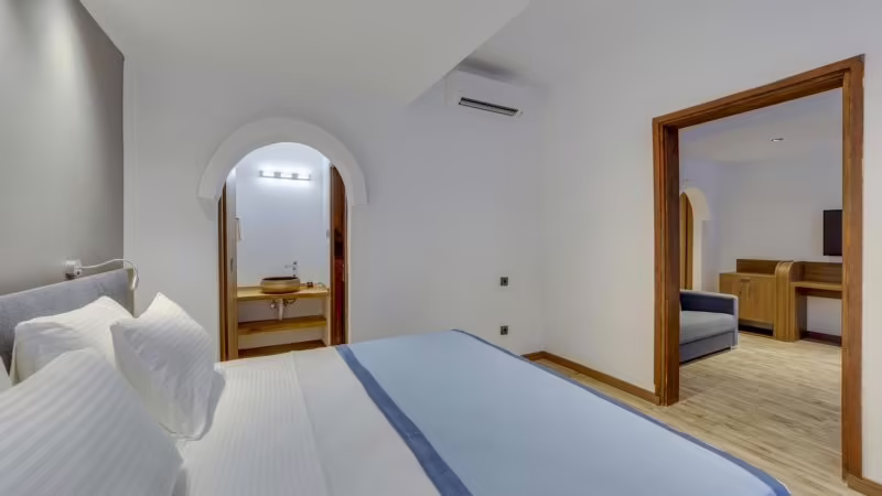 RISUS GARDEN MARINA BOUTIQUE