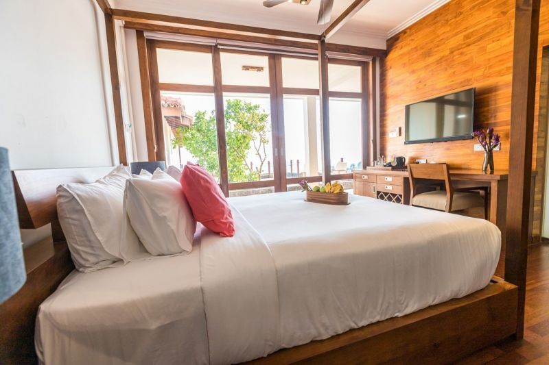 king suite with sea view