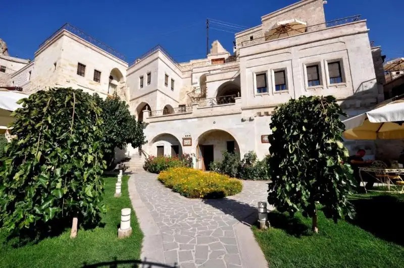TAFONI HOUSES CAVE HOTEL