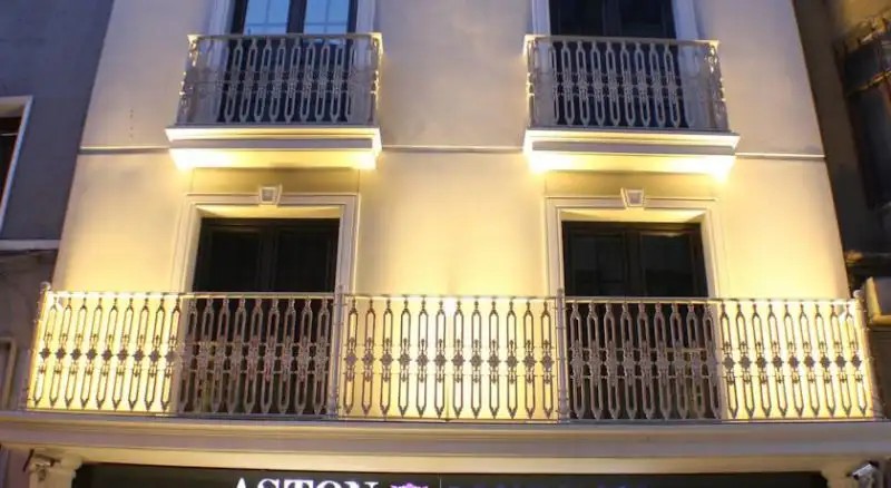 ASTON RESIDENCE
