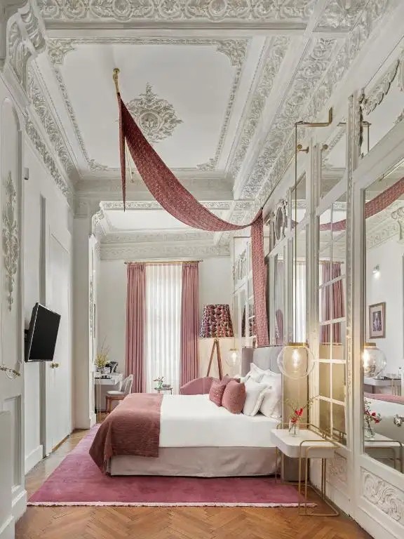 MR CAS HOTEL