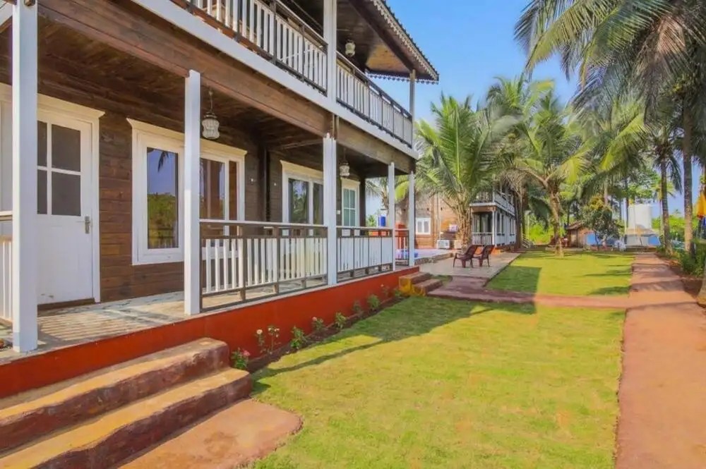 CASA SEAESTA BEACH COTTAGES
