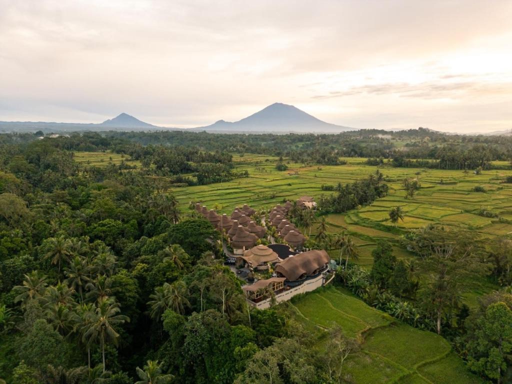 EQUIPOISE RESORT