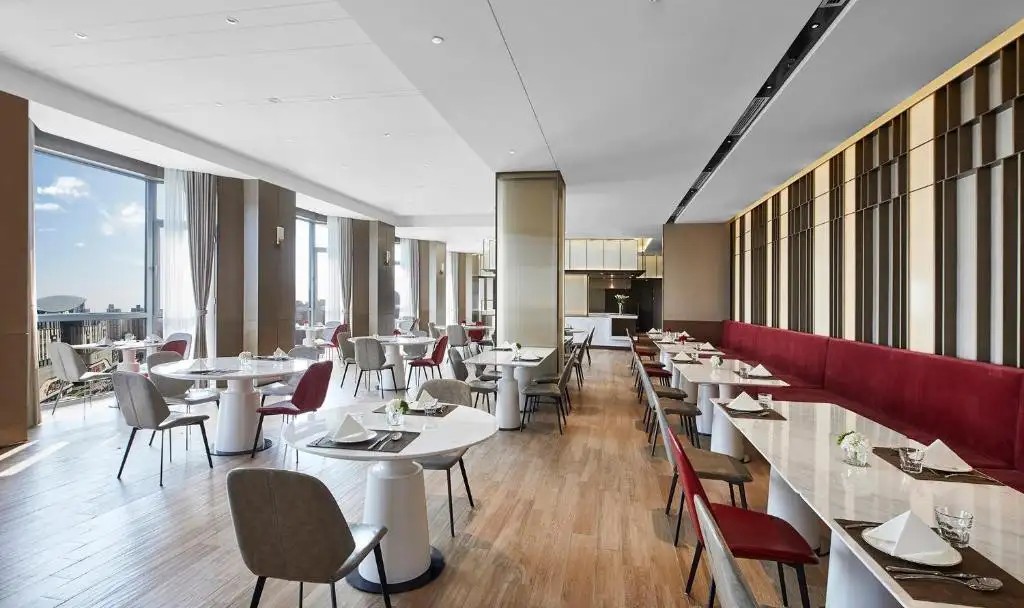 HOLIDAY INN SHANGHAI HUAXIA