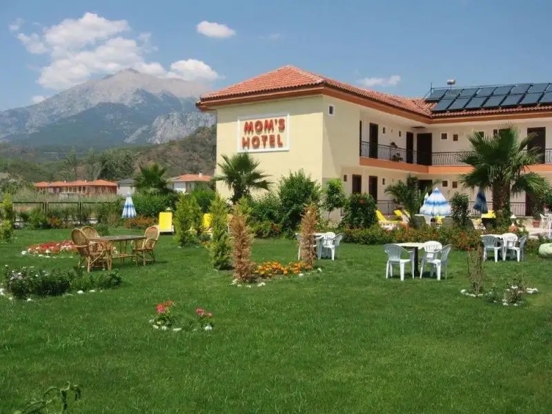 MG MOMS HOTEL