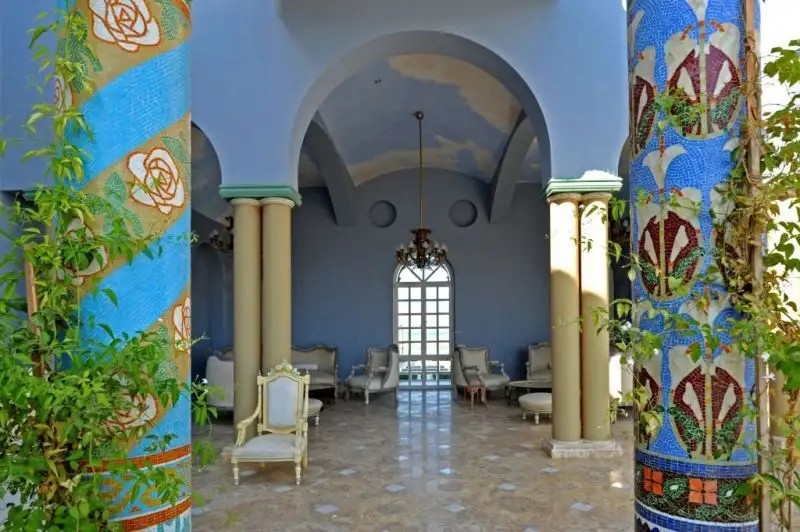 LA MAISON BLEUE