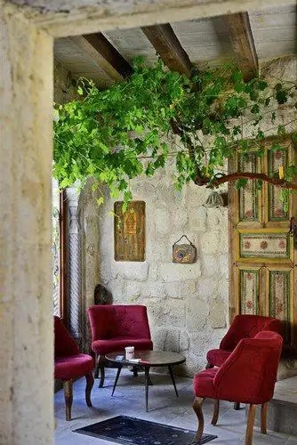 CAFTAN CAVE SUITES