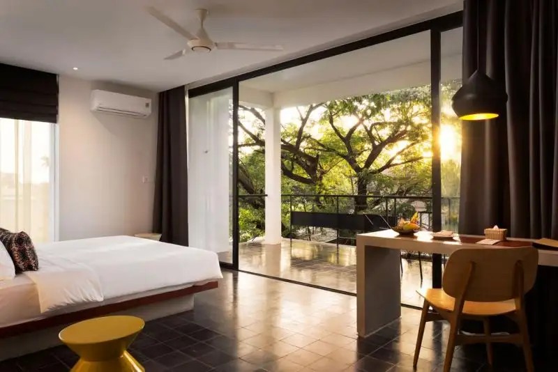 HILLOCKS HOTEL & SPA