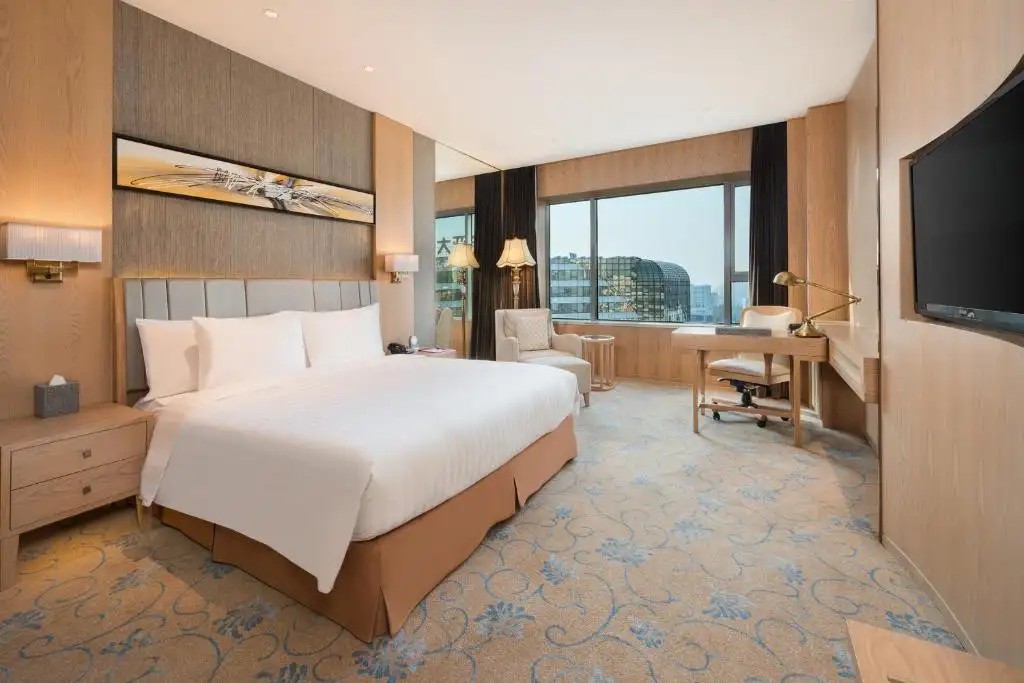 CROWNE PLAZA NOAH SQUARE