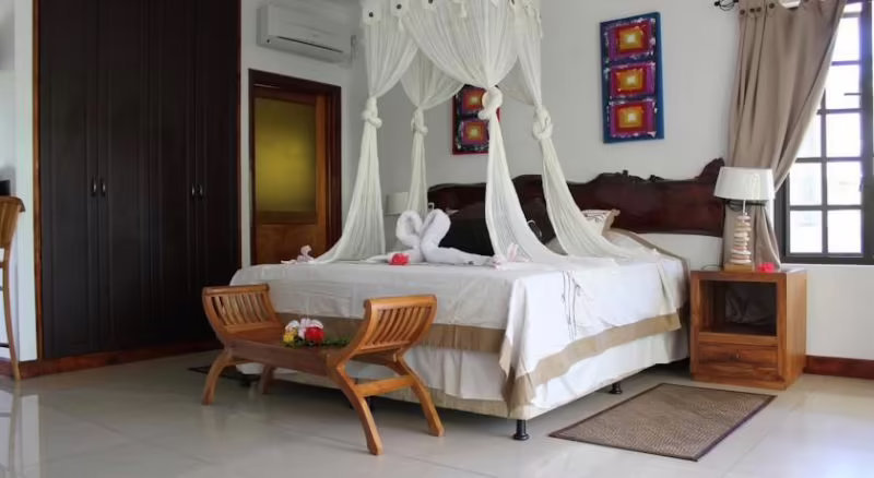 LA DIGUE SELF CATERING