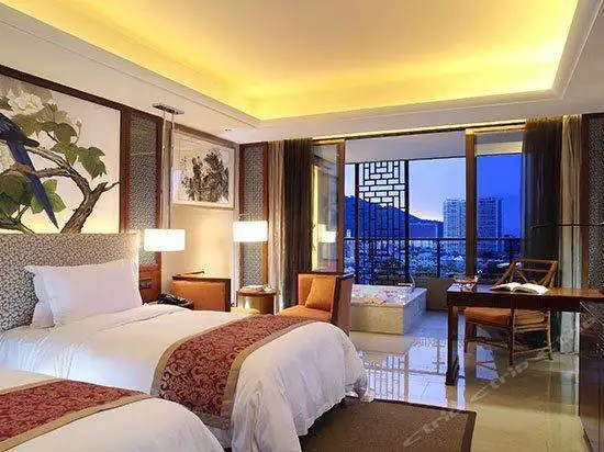 FOUR SEASON OCEAN COURTYARD HOTEL