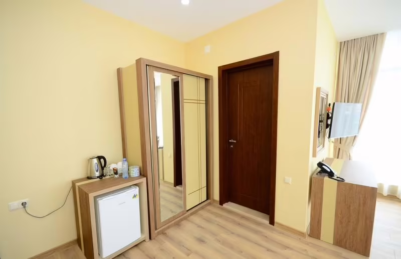 725 B HOTEL