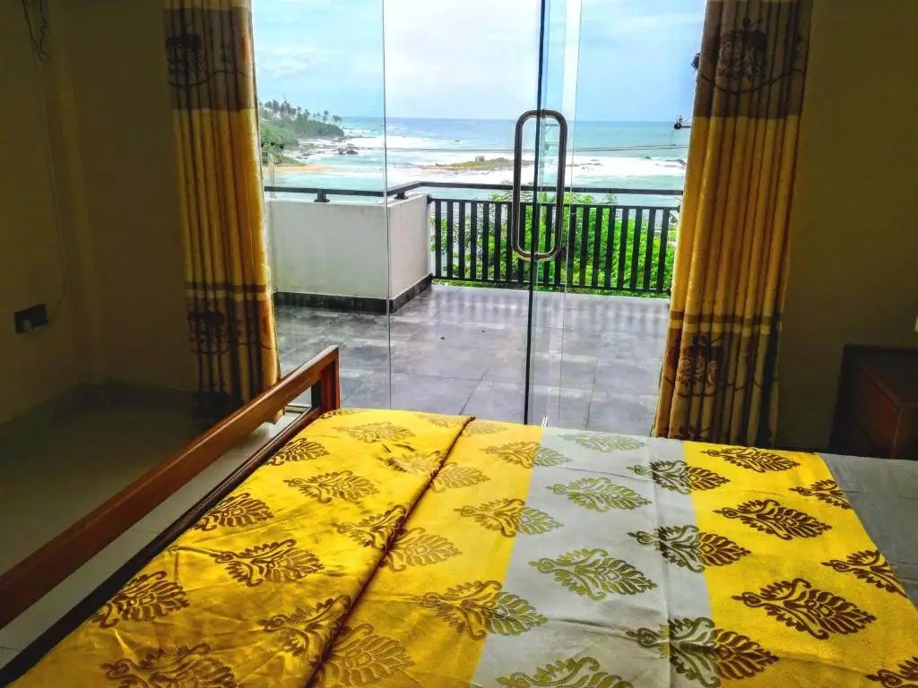 QUEENS BEACH HOTEL