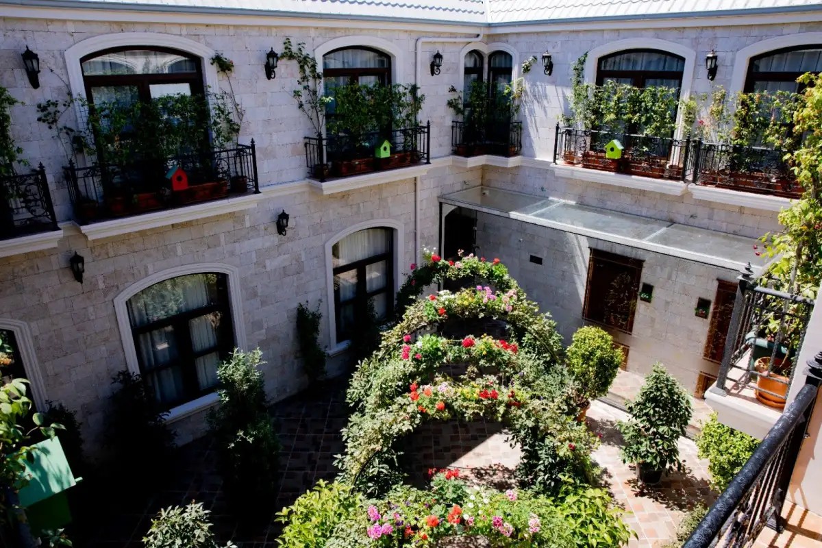 MIDWAY BAKU HOTEL