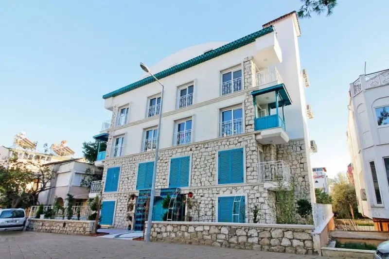 DAM HOTEL LARA