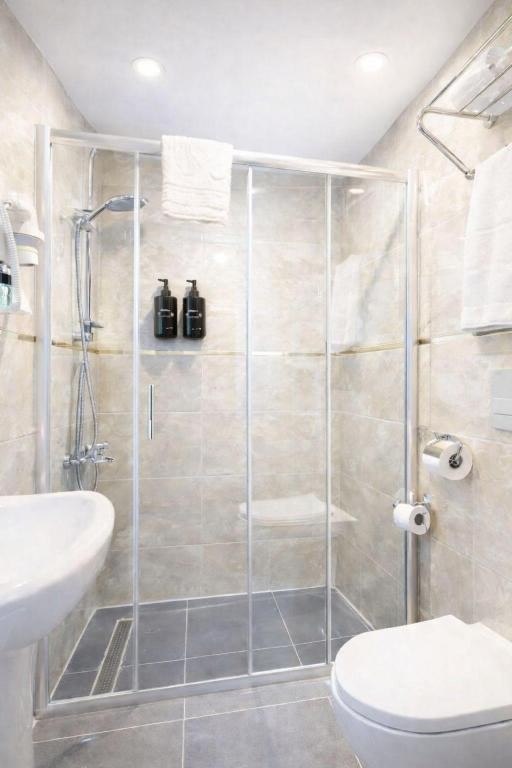 RIA SUITES HOTEL