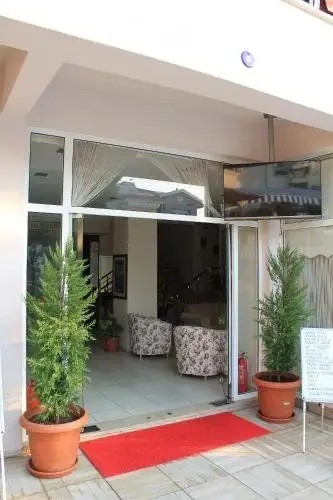 MONI HOTEL