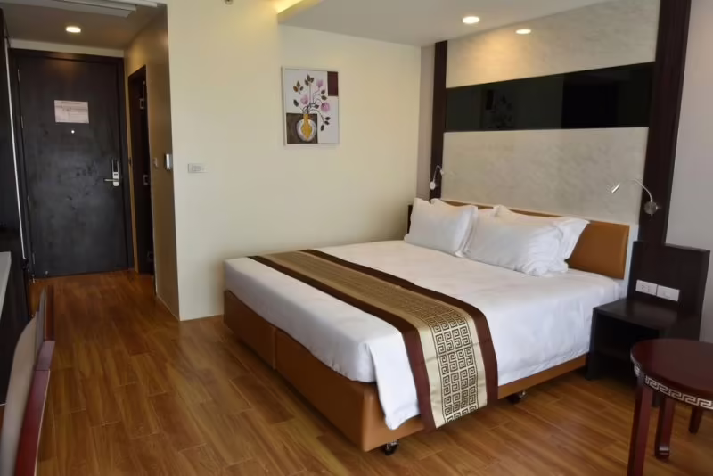 GOLDEN JOMTIEN BEACH HOTEL