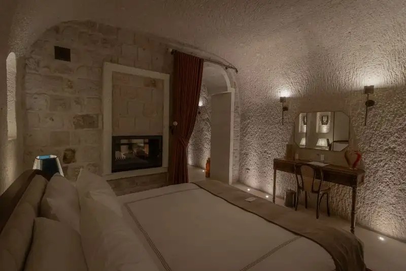 natural cave queen suite