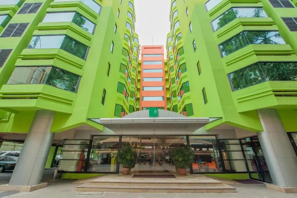 THE SEASONS BANGKOK HUA MAK