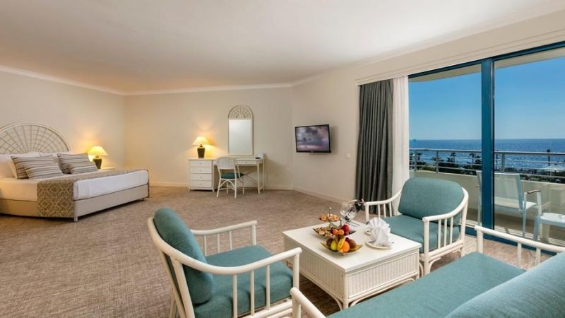 main building junior suite 