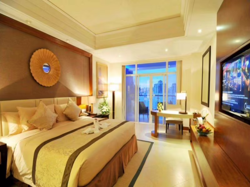 HOWARD JOHNSON NEW PORT RESORT