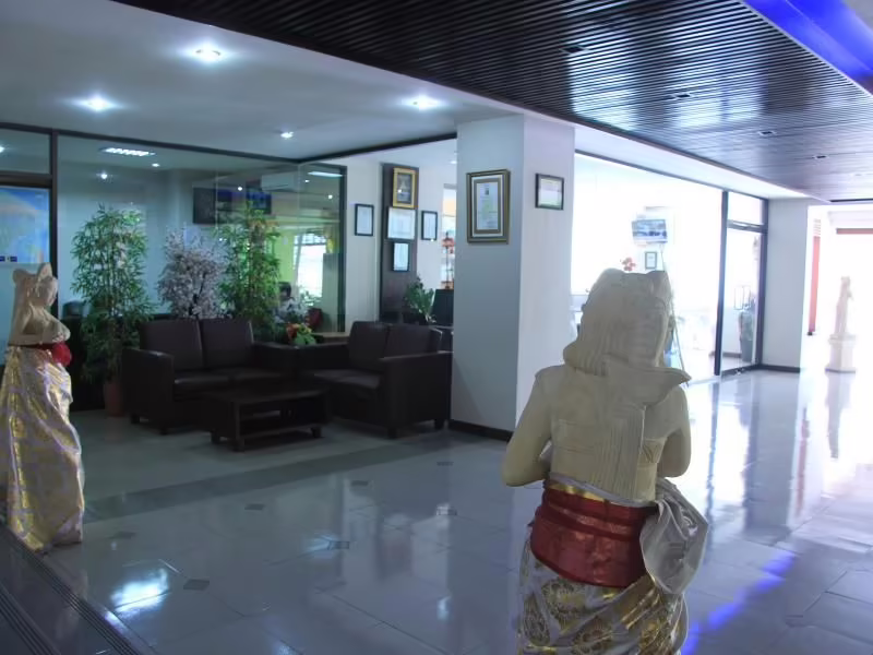 THE GRAND SANTHI HOTEL