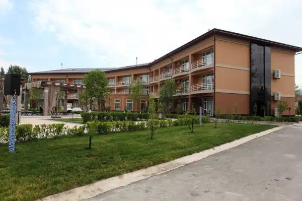 CHAROS DELUXE RESORT