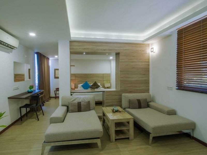 suite with balcony