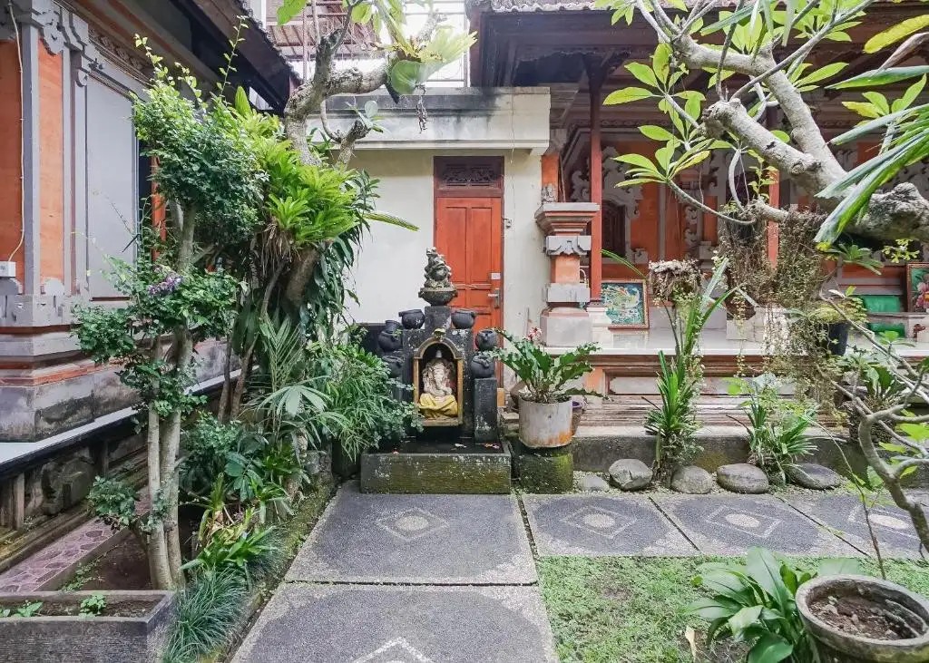 AURORA HOUSE UBUD BY ZUZU