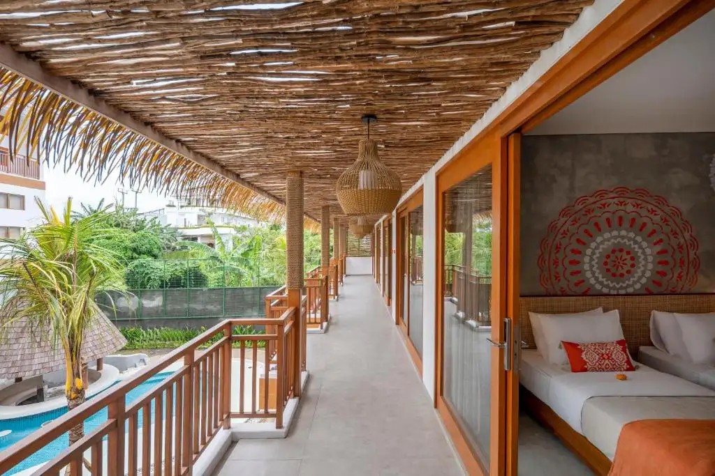 ROOMATES SURF CAMP CANGGU