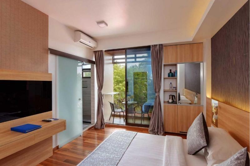 deluxe double with balcony and island view