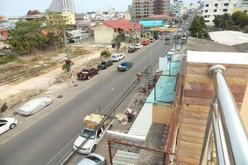 BANN LOM LE HUAHIN