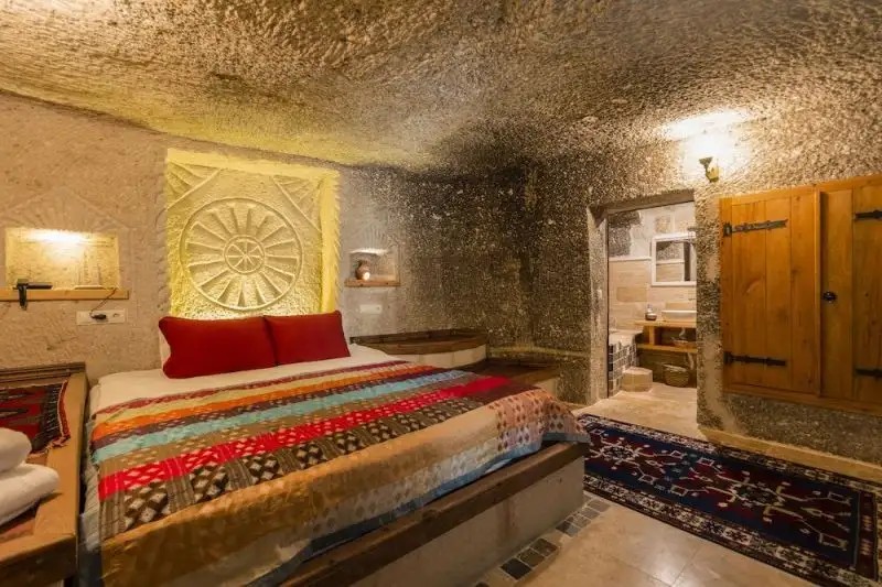 VINTAGE CAVE HOUSE