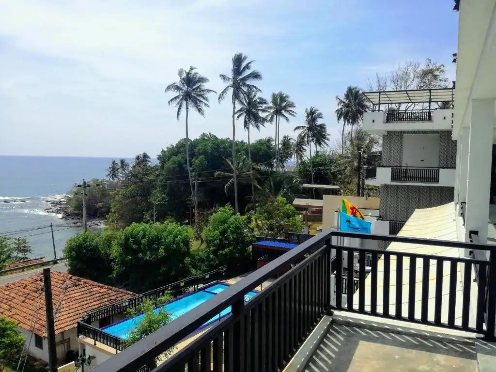 QUEENS BEACH HOTEL