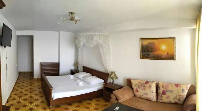КОРОНА УТЕС