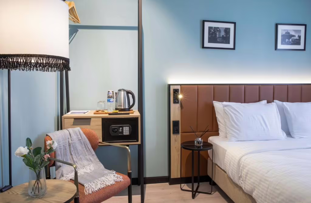 EA EXCLUSIVE HOTEL (EX. EXCLUSIVE ART)