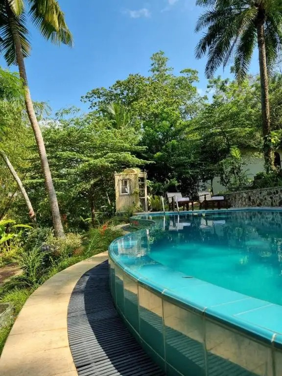 VILLA BIRDLAKE