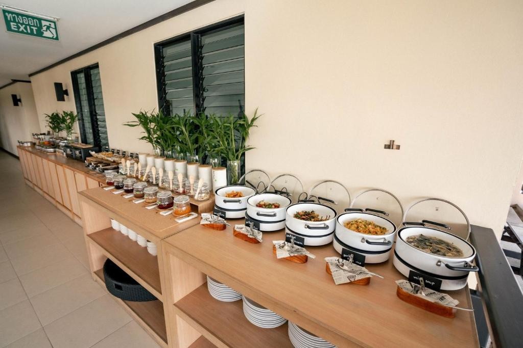 RATANA APART HOTEL AT CHALONG