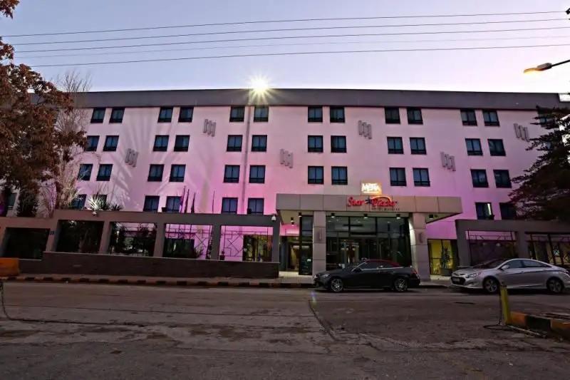 STAR PLAZA
