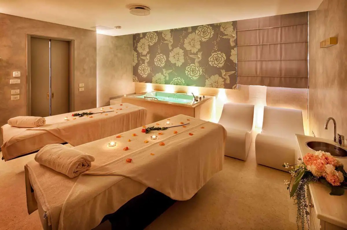 THE ROYAL MEZBON - HOTEL & SPA