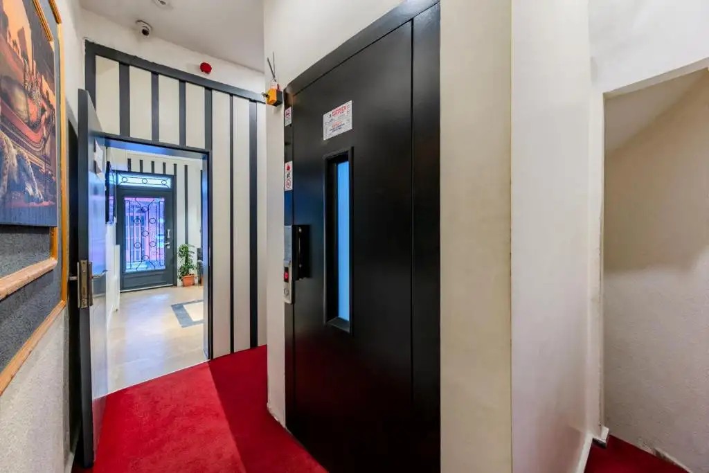 LA PAZZA SUITES