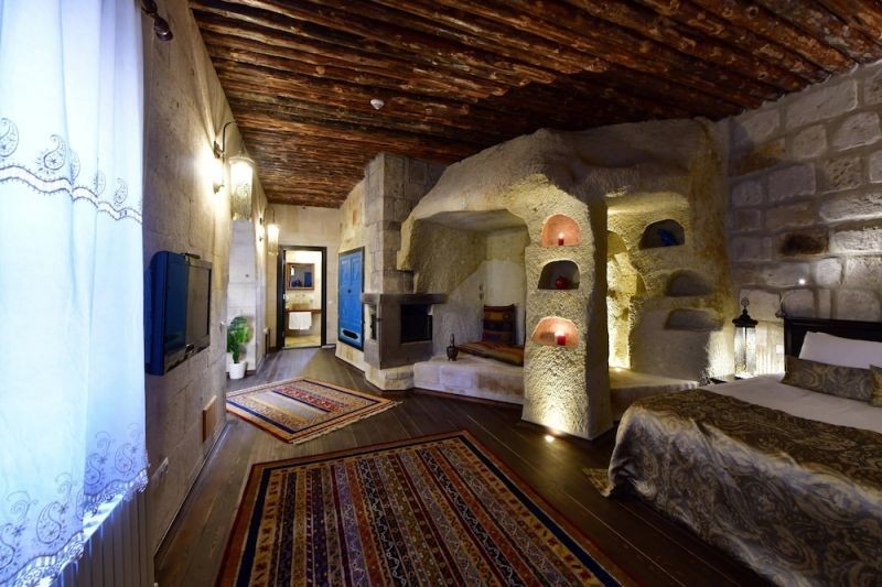deluxe cave suite