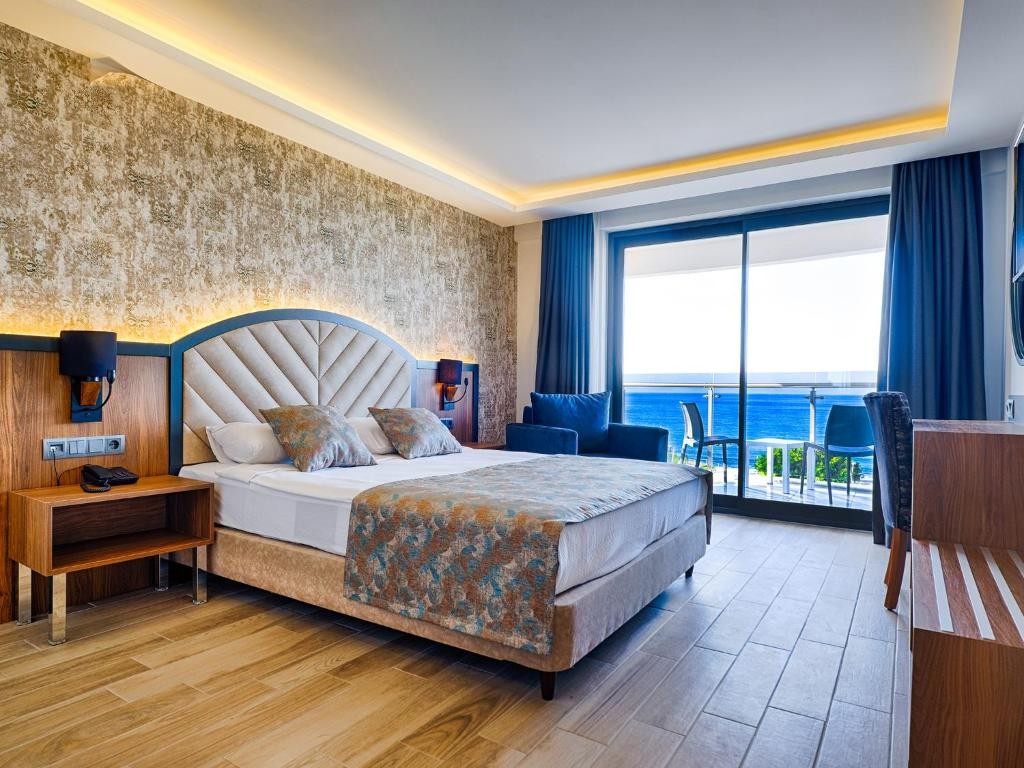 GRAND UYSAL BEACH & SPA HOTEL