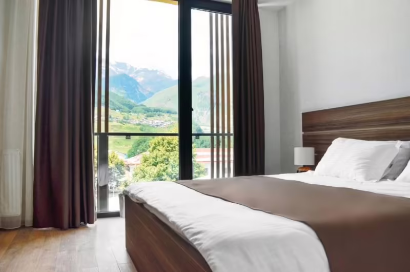 MOUNT INN KAZBEGI