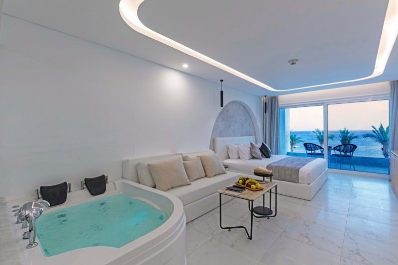 deluxe jacuzzi