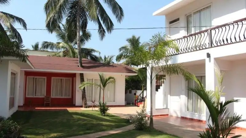 PAPARAZZI BEACH RESORT