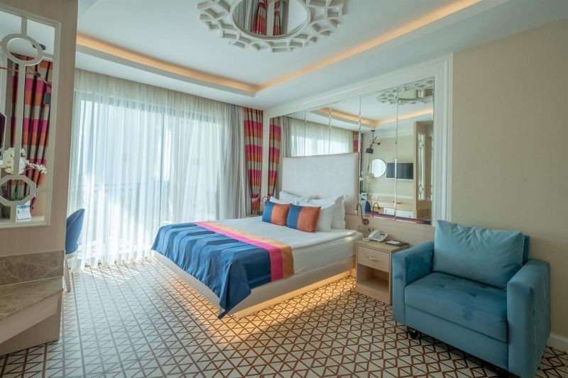 perla honeymoon suite