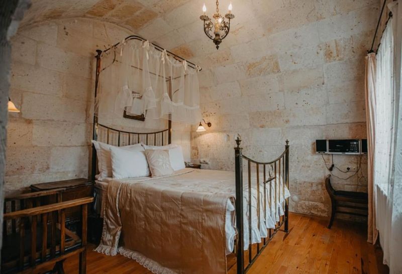 deluxe cave