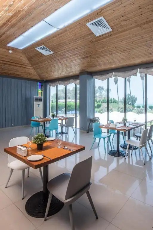 BM BEACH HOTEL